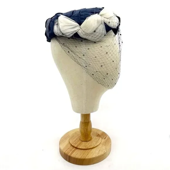 Vintage 1950s Pillbox Hat Navy Straw With White Rose Petals Mesh Veil Rhinestone - Picture 5 of 16